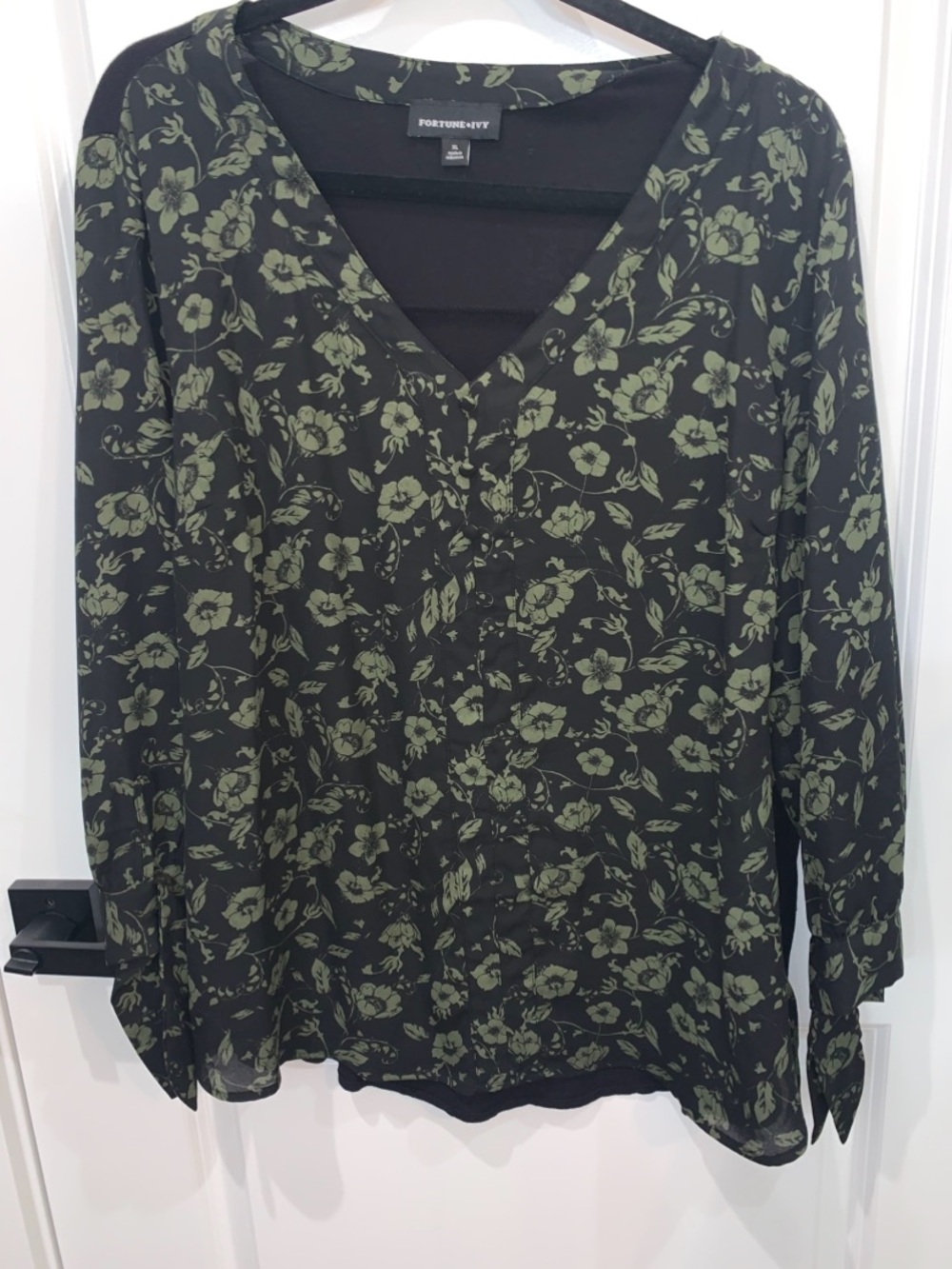 Fortune+Ivy Black V-Neck Floral Blouse in Olive